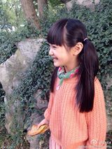 组图：童年小龙女演员超萌生活照 可爱似洋娃娃