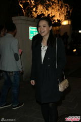 组图：陆川戴立忍曾宝仪等现身张震婚礼