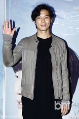 组图：孙丹菲赵允熙等捧场《幻想中的她》试映