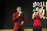高清组图：2011微博之夜 主持人谢娜梁永斌hold住场