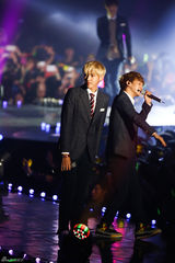 独家高清：GD胜利EXO等唱响StayG演唱会