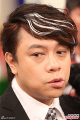 蔡康永患病毒性颜面失调后露面 面部仍不稳(图)