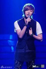 组图：韩国复活乐队等录音乐节目现场展现热情