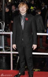 高清图：《哈利-波特7》首映 艾玛-沃特森短裙出位