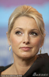 组图：《简-曼斯菲尔德的车》发布会凯瑟琳振臂高呼