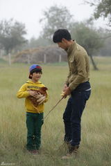 组图：《爸爸去哪儿》萌娃护鸡蛋 珍爱劳动成果