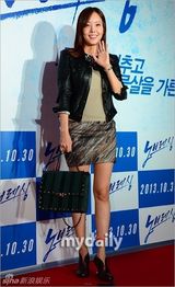 组图：李宝英郑柔美等助阵李钟硕新片VIP试映