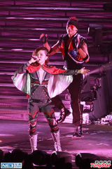 组图：邓紫棋澳门霸气开唱 打鼓弹吉它玩才艺秀