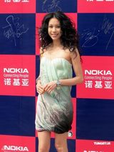 幻灯图：莫文蔚出席音乐平台启动礼 《回蔚》受青睐