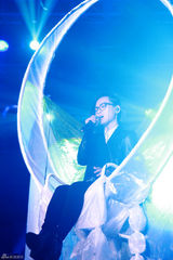 组图：周笔畅亮相青春盛典获最受欢迎女歌手