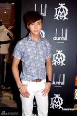 幻灯图：任达华携太太出席活动 或与惠英红合作