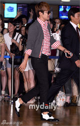 组图：裴勇俊金秀贤等捧场朴振英新片