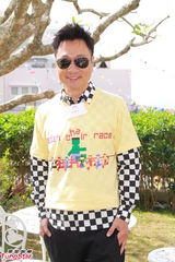 组图：黎耀祥不介意月历外泄 大赞新老板上场福利好