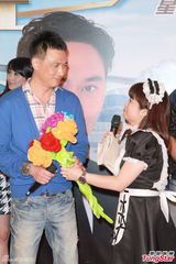 组图：吴镇宇儿子留港求学 张智霖称没感情缺失