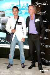 幻灯图：任达华收藏金银钻石打火机 被女儿强制戒烟