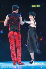 组图：罗志祥“舞法舞天”落幕 吴君如踩高跟鞋助阵