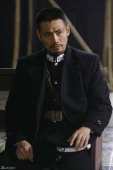 高清组图：邵兵全新造型亮相 继续独树一帜硬汉风