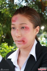 组图：钟嘉欣新剧湿身透底示人 不懂游泳需替身