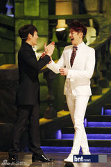 组图：孙浩英《歌剧明星》获胜 严智苑主持礼服抢眼