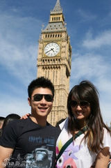 幻灯图：李小鹏与娇妻生活照曝光 金童玉女秀恩爱