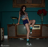 组图：韩星韩奎丽服饰写真 秀性感玲珑身材