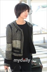 组图：韩星韩智慧裴斗娜飞往法国参加时装秀