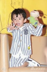 组图：Lucas5岁生日 盘点可爱成长史