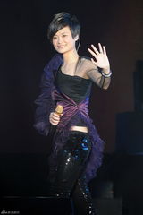 高清组图：李宇春个唱为妈妈庆生 万人合唱圣诞歌