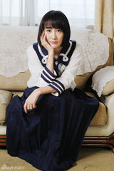 组图：《小洋楼》李丹妮曝学生装剧照回归校园