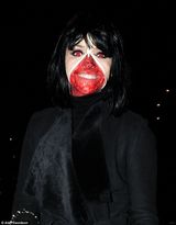 组图：众星亮相万圣节派对 凯特-摩斯白面红唇诡异