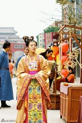 组图：《后宫》将杀青 安以轩剧照曝光惹人怜爱