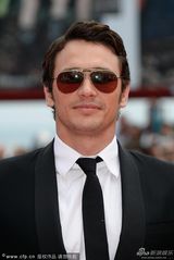 组图：《帕拉托》首映 弗兰科揽美女亮相