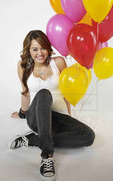 幻灯：麦莉-赛勒斯认准休闲着装 写真诠释美式靓女