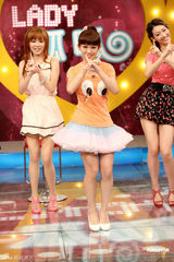 组图：瑶瑶自曝因走红吓跑前男友 与温雅秀可爱