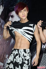 组图：JPM个唱露点庆功 杨丞琳Kimberley捧场