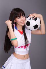 高清图集：i Me化身足球宝贝 拍摄时尚大片显性感