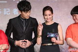 组图：郑元畅挑战多重人格 拖张钧甯“下水”