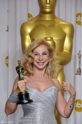 高清组图：奥斯卡后台获奖众星举金人光彩照人