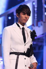 高清图：人气组合2AM新碟首唱 四成员化身白马王子