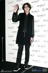 组图：朴寒星洪秀雅徐仁英等众星时尚亮相服装秀