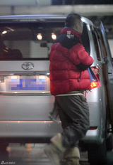 组图：陈凯歌夫妇面试新人 陈红素面朝天