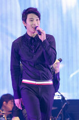 高清组图：2AM香港火热开唱 个人舞台技压全场