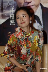 组图：刘青云宣传频耍宝 江一燕靓丽现身不慎走光