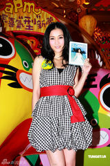 幻灯组图：谢安琪香港签唱会 矢口否认遭到TVB封杀