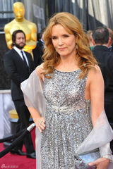 高清组图：奥斯卡红毯利-汤普森银色礼服风韵犹存
