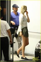 组图：38岁莱昂纳多挺肚腩携21岁嫩模新欢会友