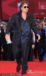 组图：《莎乐美》首映 导演帕西诺携小女友现身