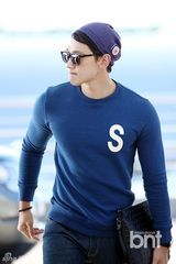 组图：Rain飞长沙助阵快男总决赛 紧身衣秀肌肉