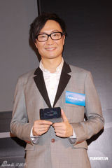 高清图：徐子珊做代言 郑中基坦言愿和阿Sa再合作