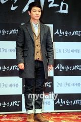 组图：洪京仁等亮相韩片《神派来的人》发布会